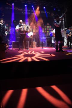 S soncem obsijan drugi festivalski dan 50. Dnevov narodnih noš in oblačilne dediščine v Kamniku (53)